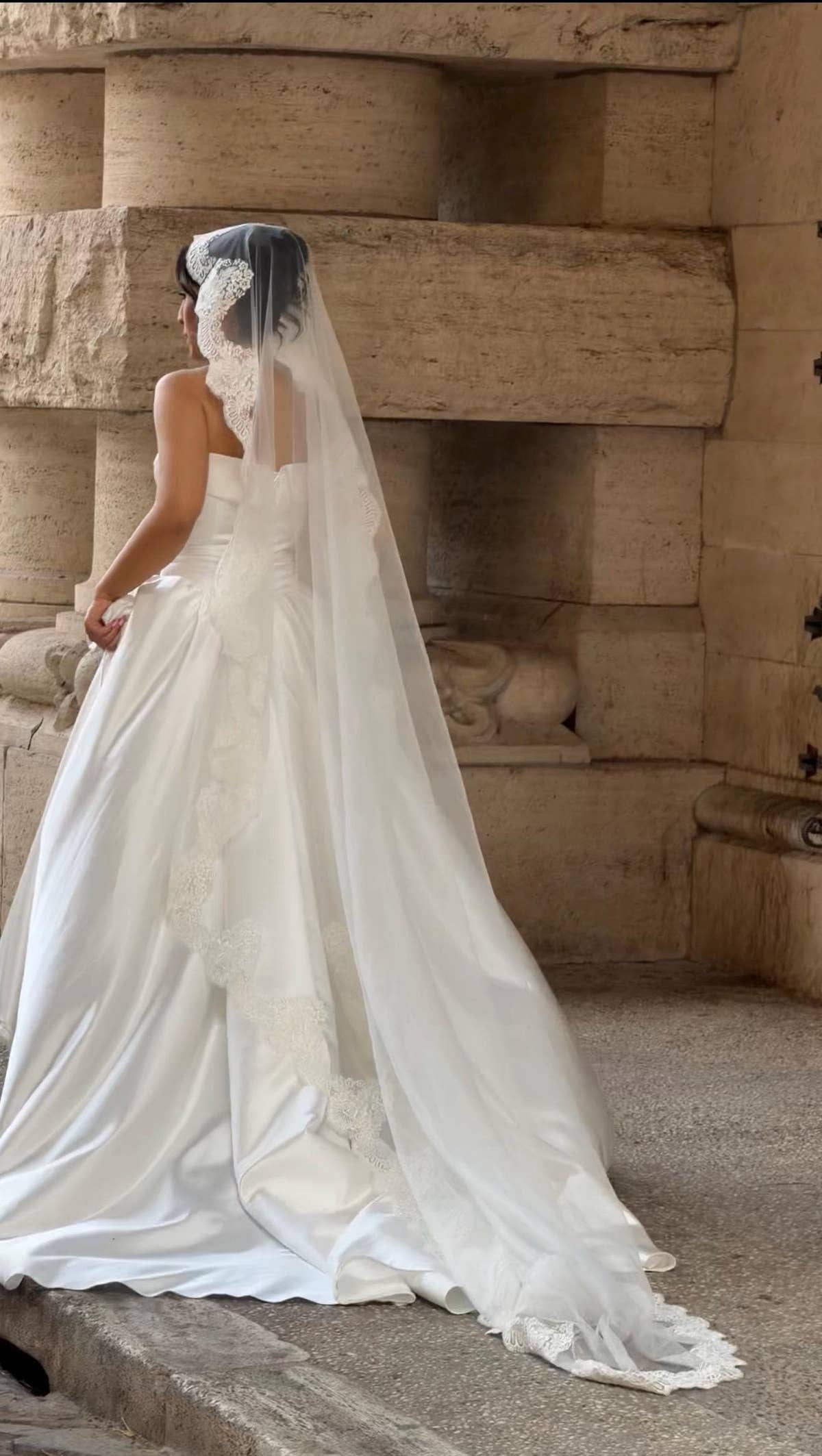 Long Wedding Veil, Mantilla Veil Lace Edge, White Mesh & Lace Bridal Veil, Cathedral Long Veil