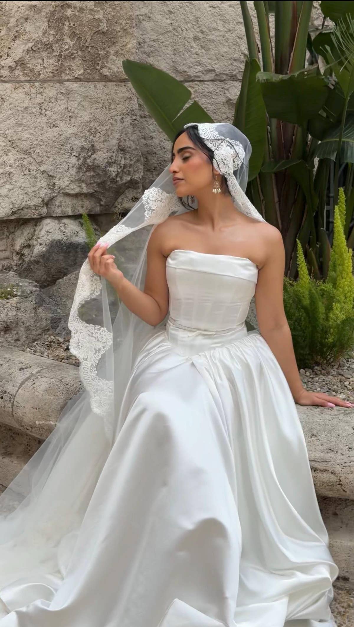 Long Wedding Veil, Mantilla Veil Lace Edge, White Mesh & Lace Bridal Veil, Cathedral Long Veil