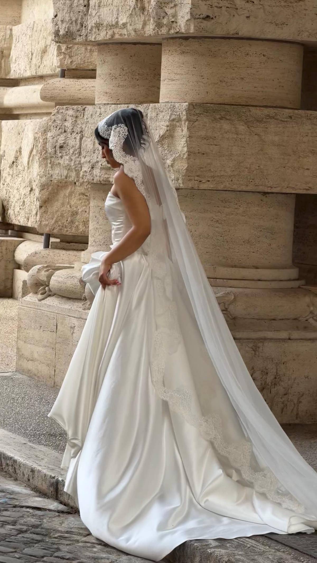 Long Wedding Veil, Mantilla Veil Lace Edge, White Mesh & Lace Bridal Veil, Cathedral Long Veil