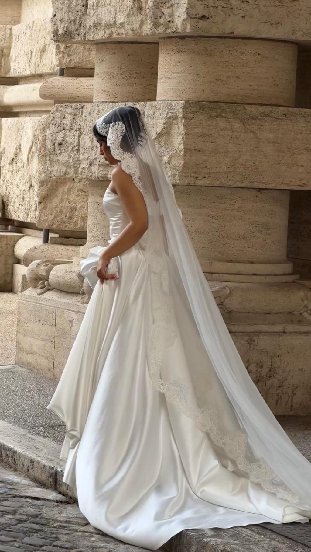Long Wedding Veil, Mantilla Veil Lace Edge, White Mesh & Lace Bridal Veil, Cathedral Long Veil